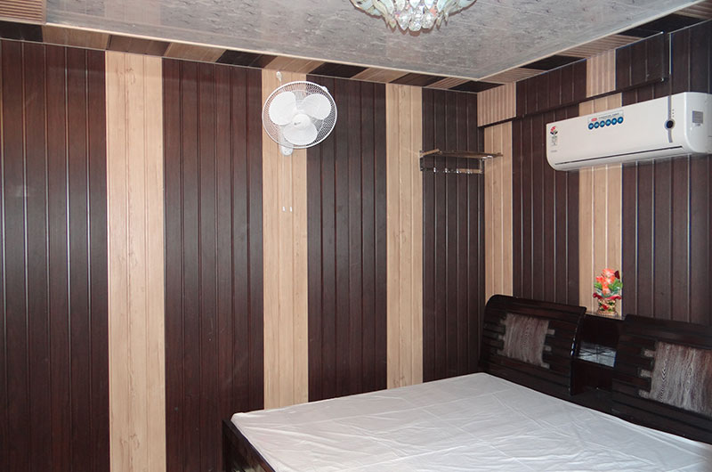 Nanda Hotel- King AC Room